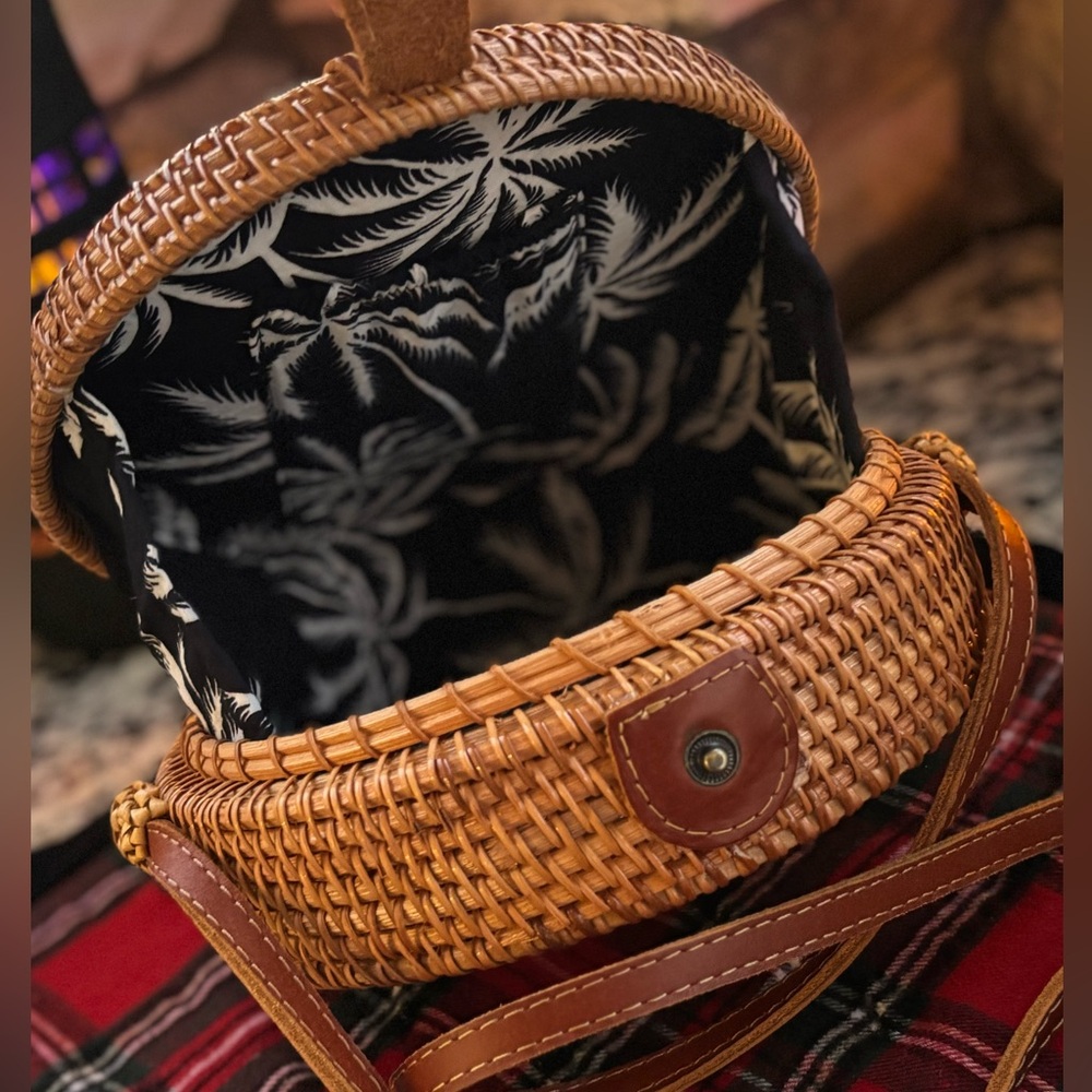 Handcrafted Tan Rattan Bag - Picture 8 of 12